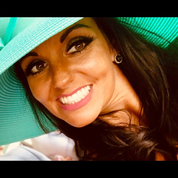 Meet your Posher, Carrie - Picture 1 of 1